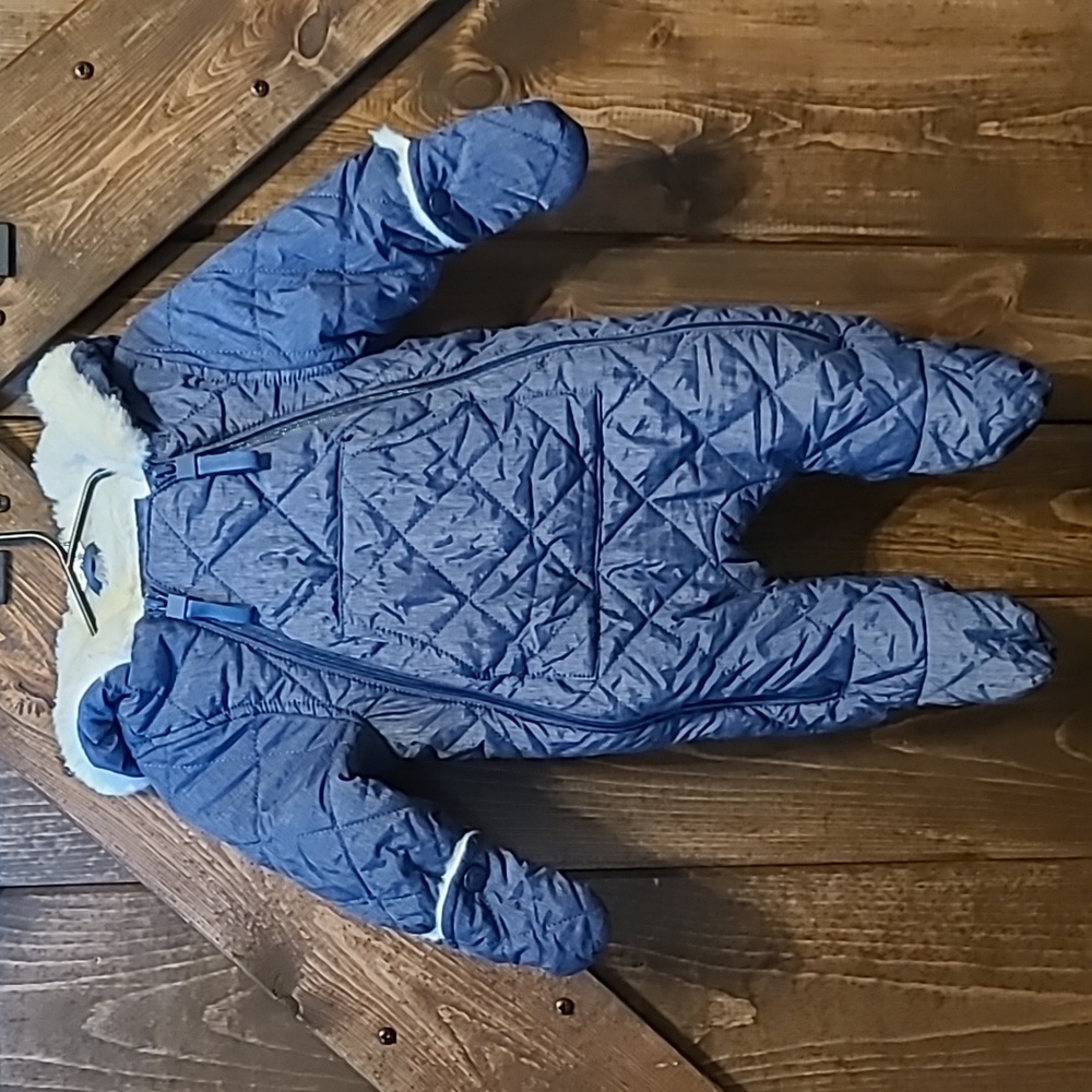 NWOT size 3 months Baby fur lined snow bib snowsuit bodysuit ❄️ 🤍